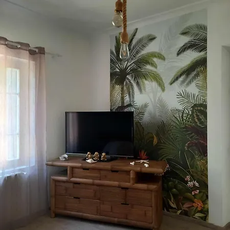 Holiday home Maison Chaleureuse Saint-Quentin-la-Poterie